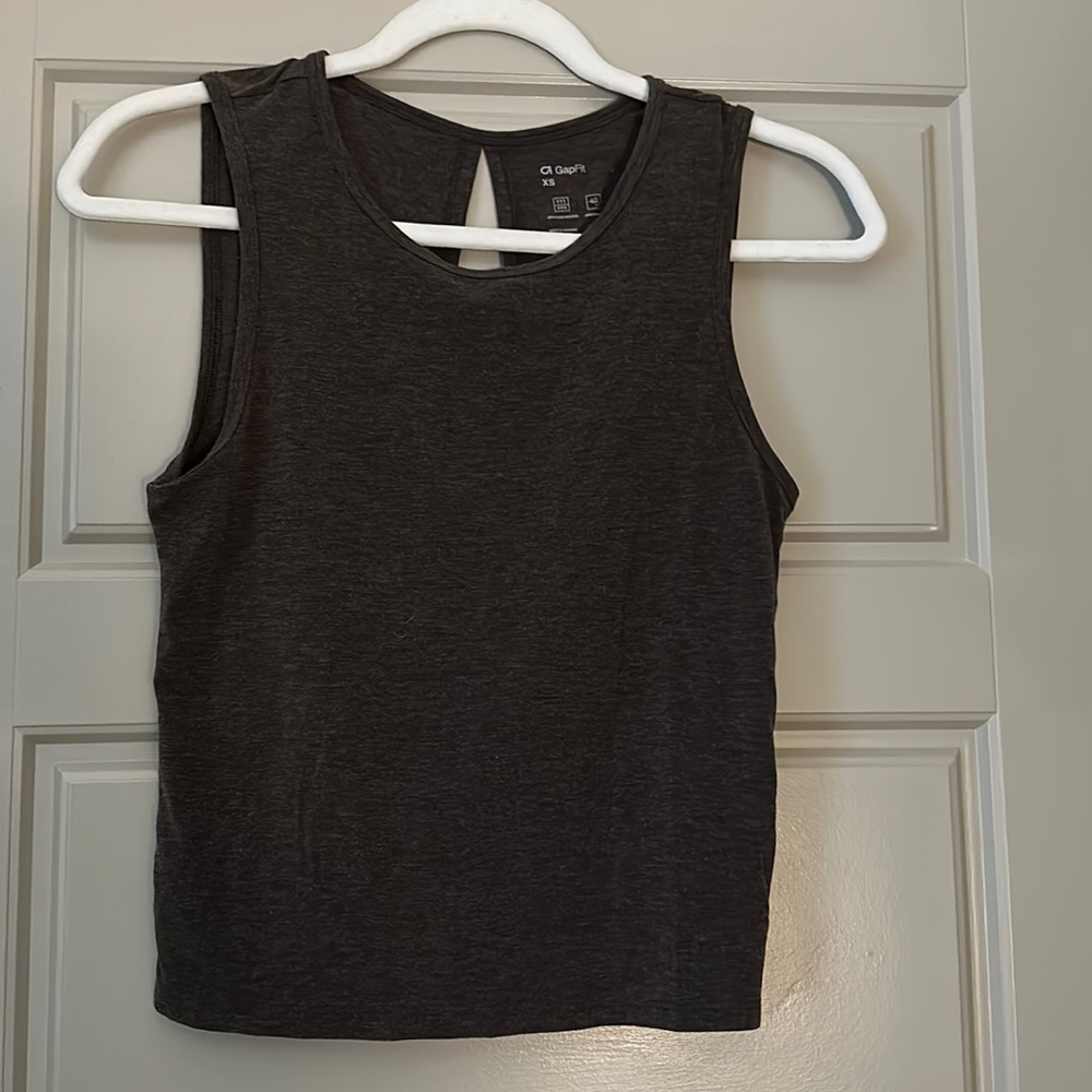 GapFit Breathe Twist Back Tank Top